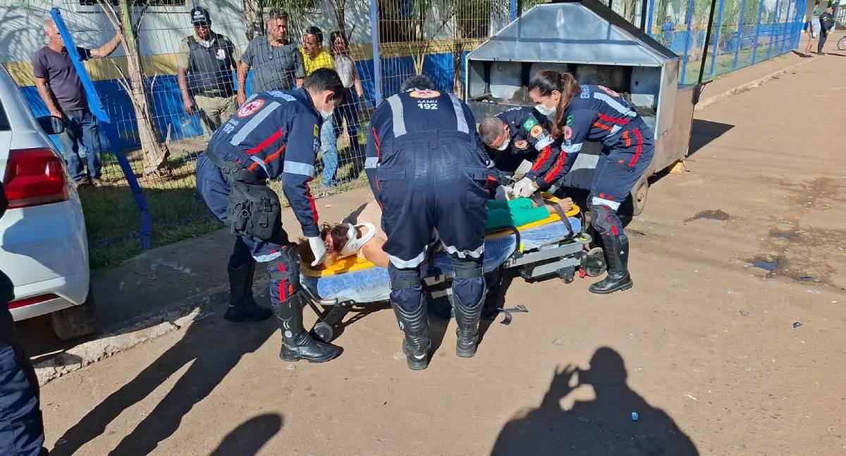 Grave acidente deixa motociclista inconsciente na zona leste