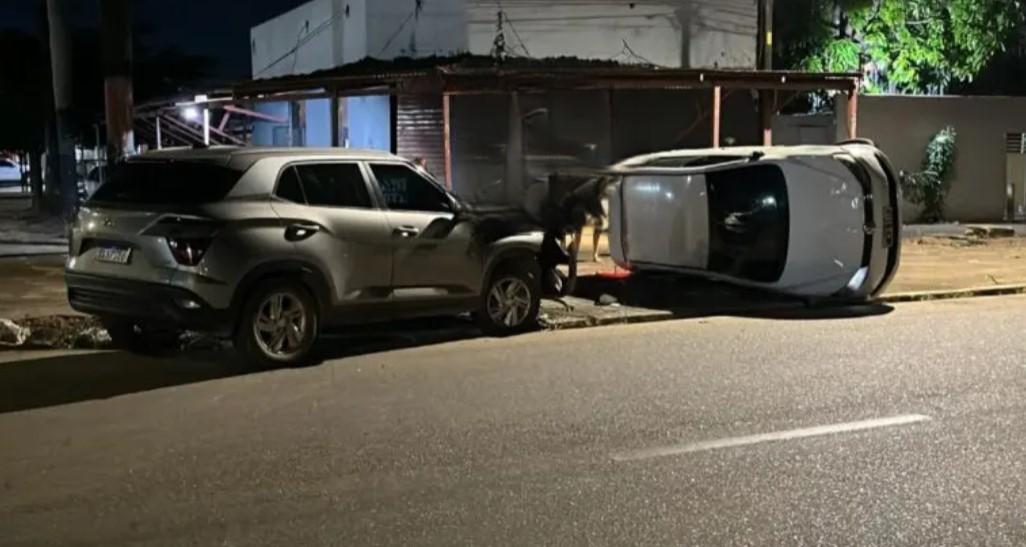  Acidente entre carros termina com capotamento em bairro de Porto Velho 