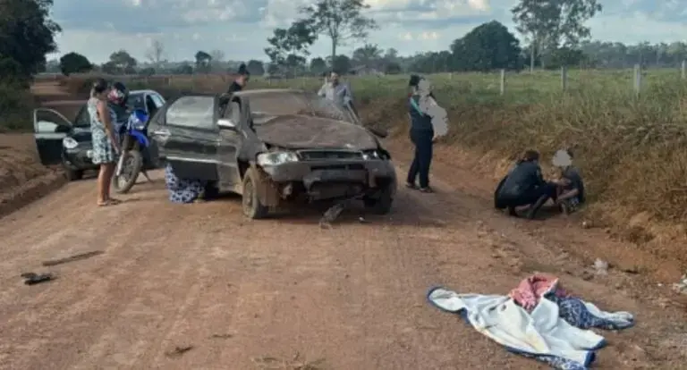  Capotamento de veículo deixa feridos, incluindo crianças, na zona rural de São Francisco do Guaporé 