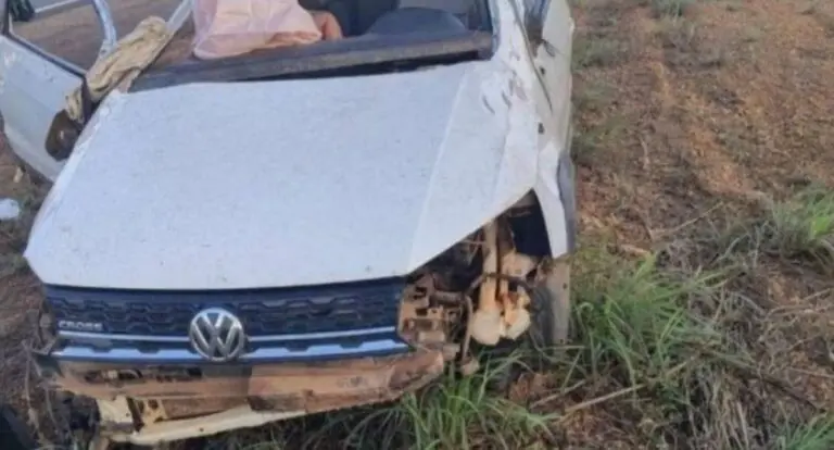 Capotamento na BR-429 deixa feridos em RO