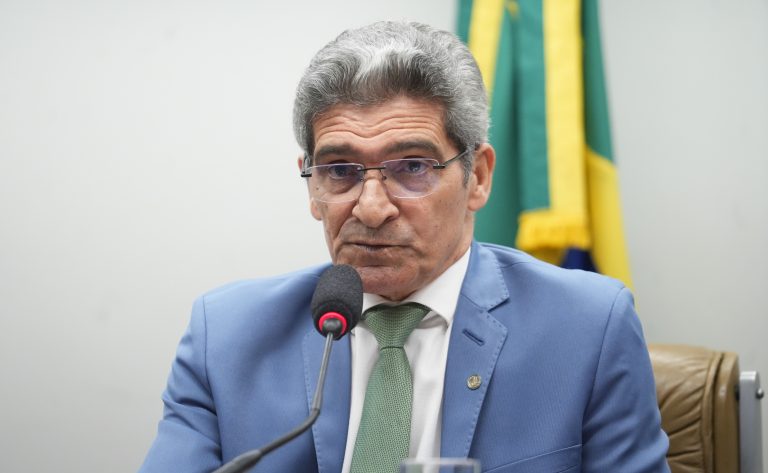 Comissão aprova acúmulo de seguro-defeso com trabalho temporário de até um salário mínimo