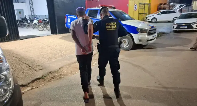  Homem é preso com revólver e diz à PM que arma seria usada em ataque criminoso 