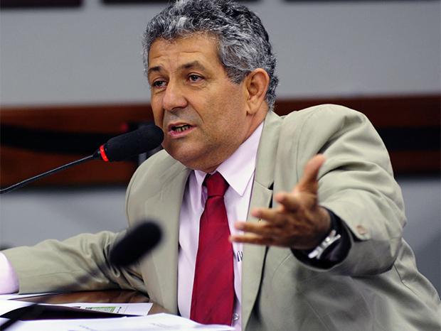 Carlos Magno confirma pré-candidatura a deputado estadual nas próximas eleições