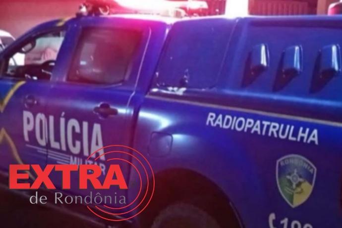 Motorista com sinais de embriaguez perde controle ao passar por buraco e derruba poste de energia em Vilhena