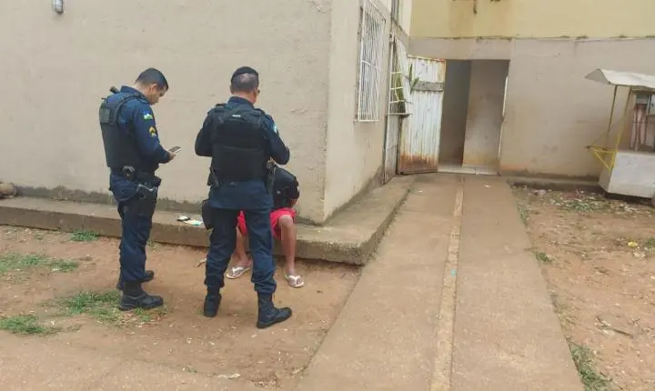 Policiais do 5º BPM prendem suspeito com 15 porções de droga durante ação no Residencial Orgulho do Madeira